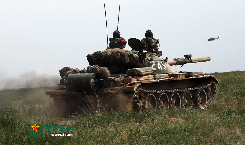 凶悍:解放军59ii坦克部队携装甲车队集群冲锋_高清图集_新浪网