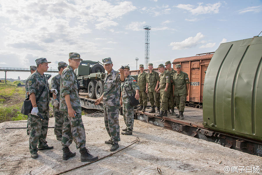 国际舟桥竞赛开战,解放军自带重型装备抵俄参加!