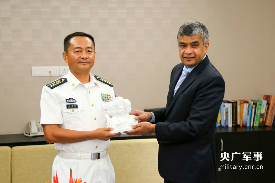 中国海军第二十批护航编队济南舰离开印度