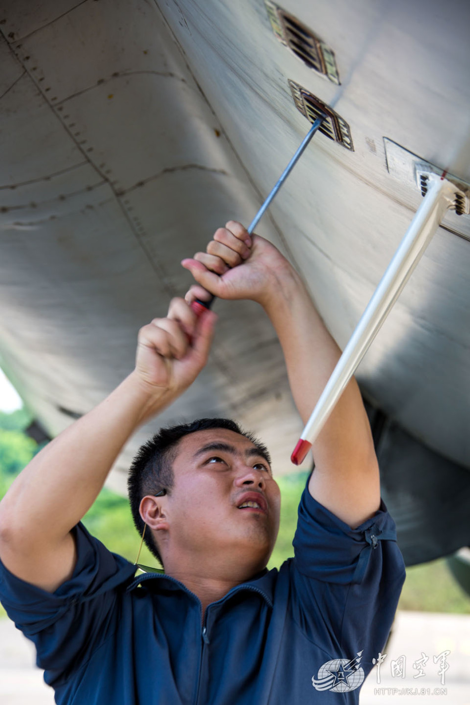 大批轰6h现身南京军区空军六合新机场