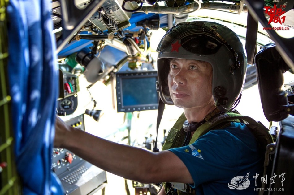 大批轰6h现身南京军区空军六合新机场