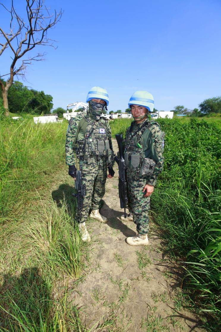 驻南苏丹韩国维和部队亮相,排队练枪保持战斗力!