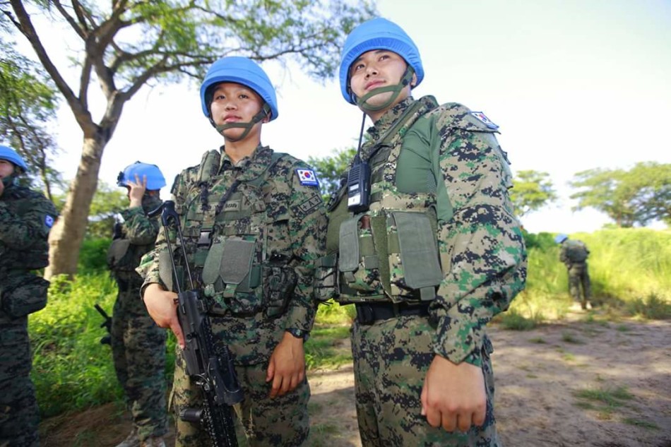 驻南苏丹韩国维和部队亮相,排队练枪保持战斗力!