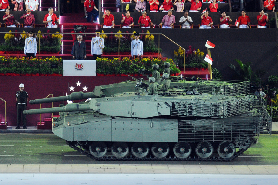 新加坡庆祝独立50周年 陆军豹iia4改型坦克出场_高清图集_新浪网