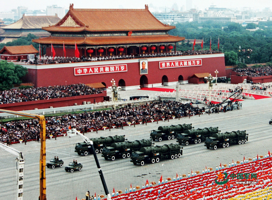 国之重器:99阅兵二炮部队主力df系列导弹猛照