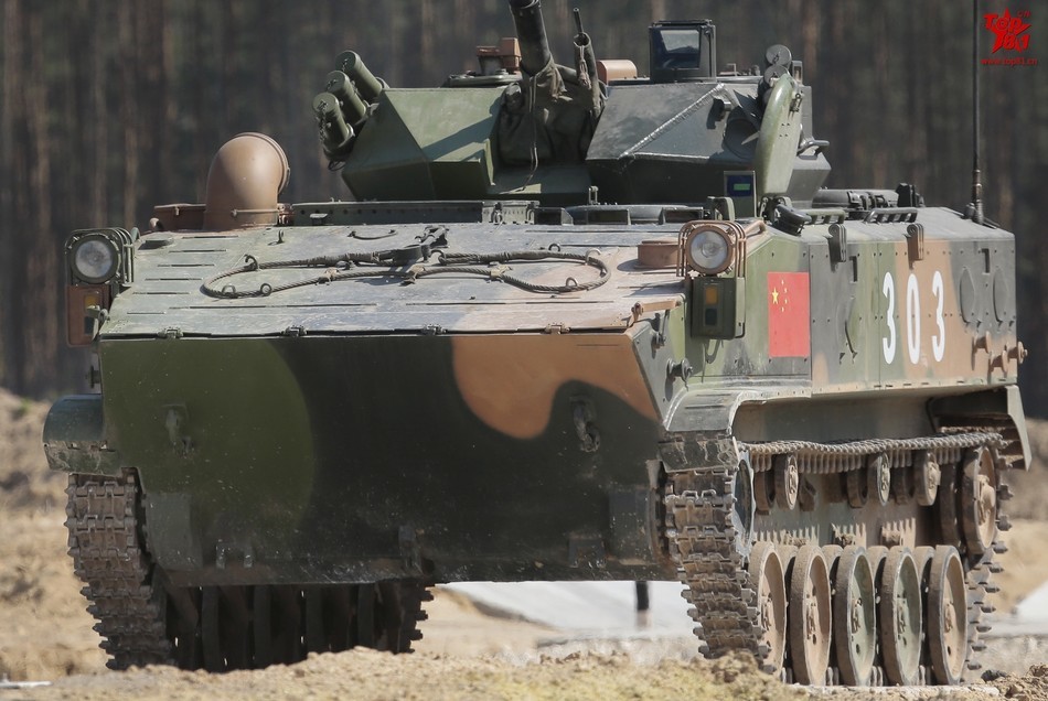 解放军赴俄参赛03式空降战车内景照曝光