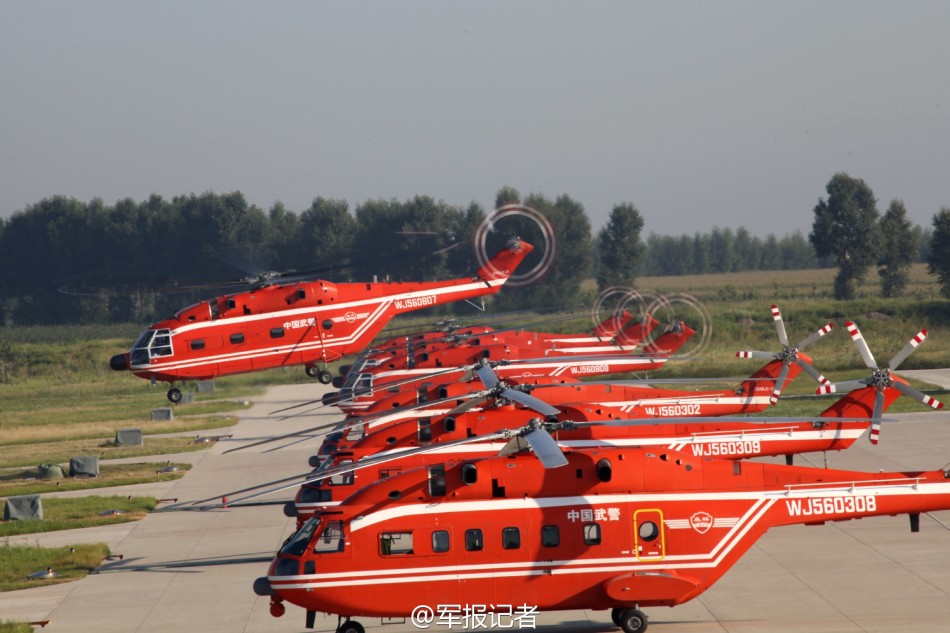 武警森林部队出动两型国产直升机苦练灭火