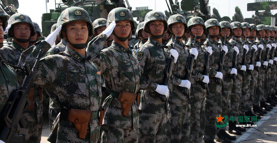 09年国庆阅兵解放军先进火炮受阅猛图精彩回顾!