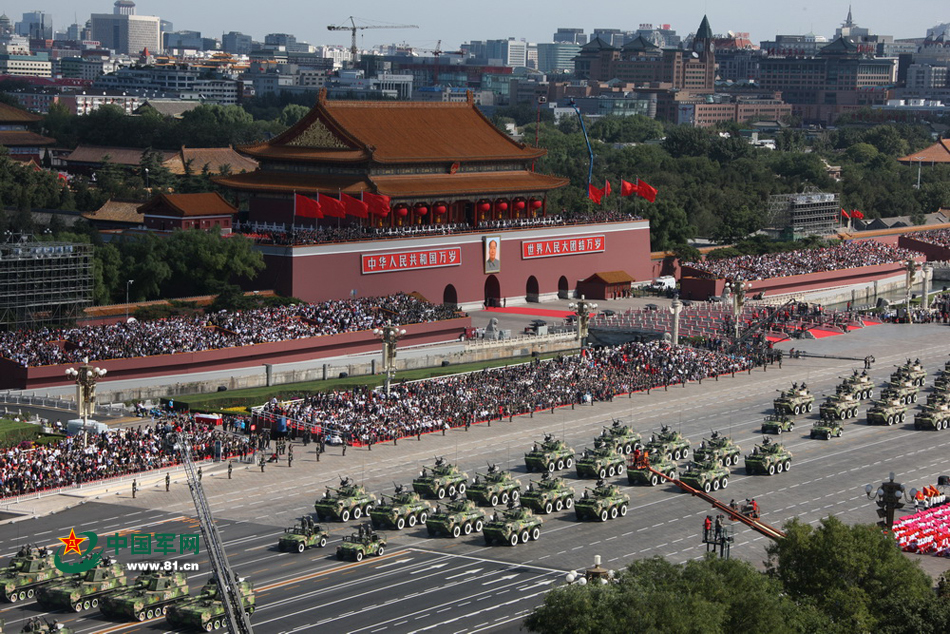 09年国庆阅兵解放军先进火炮受阅猛图精彩回顾!