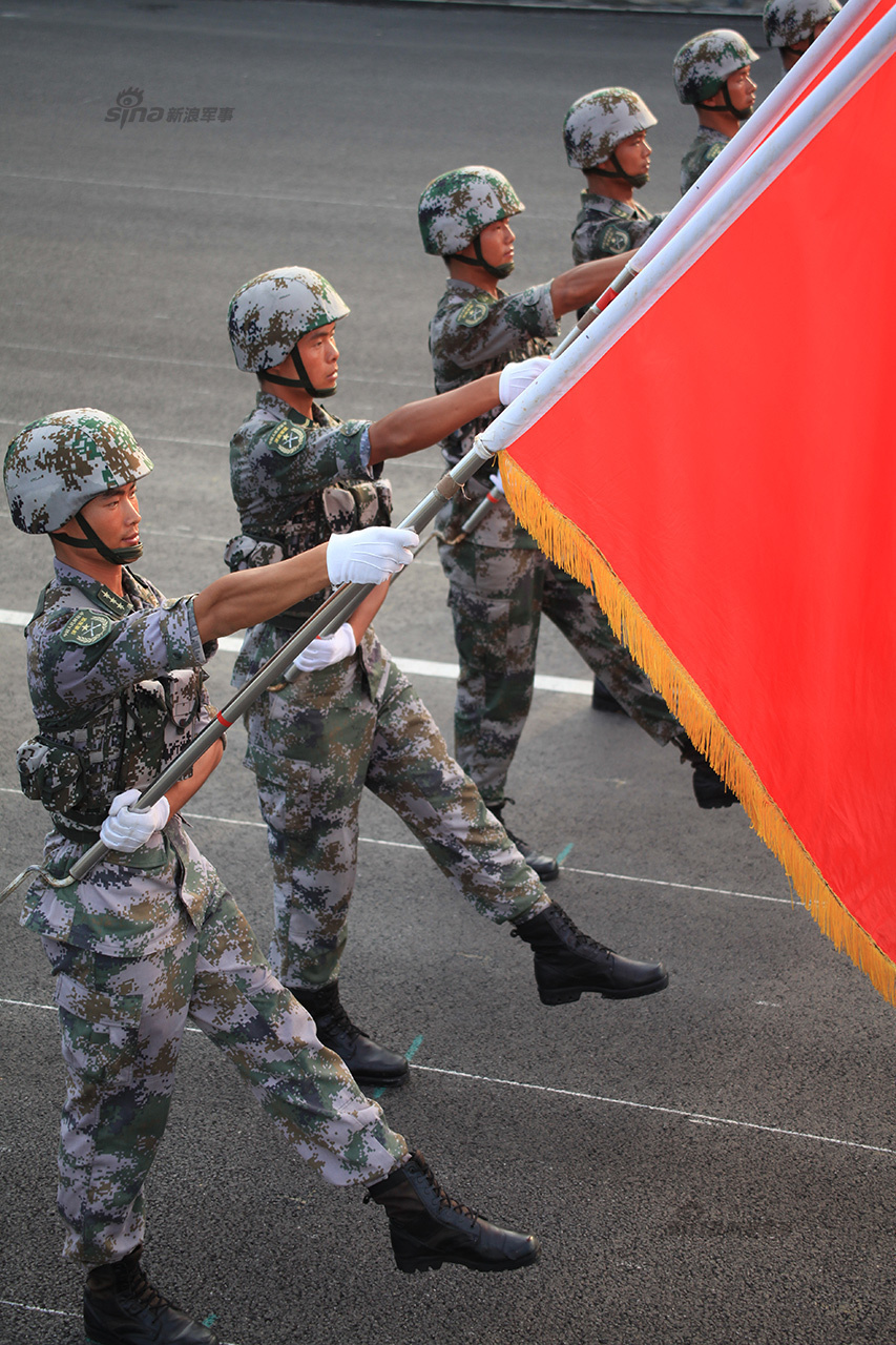 官方公开大量受阅官兵训练图,女医疗兵方队亮相!
