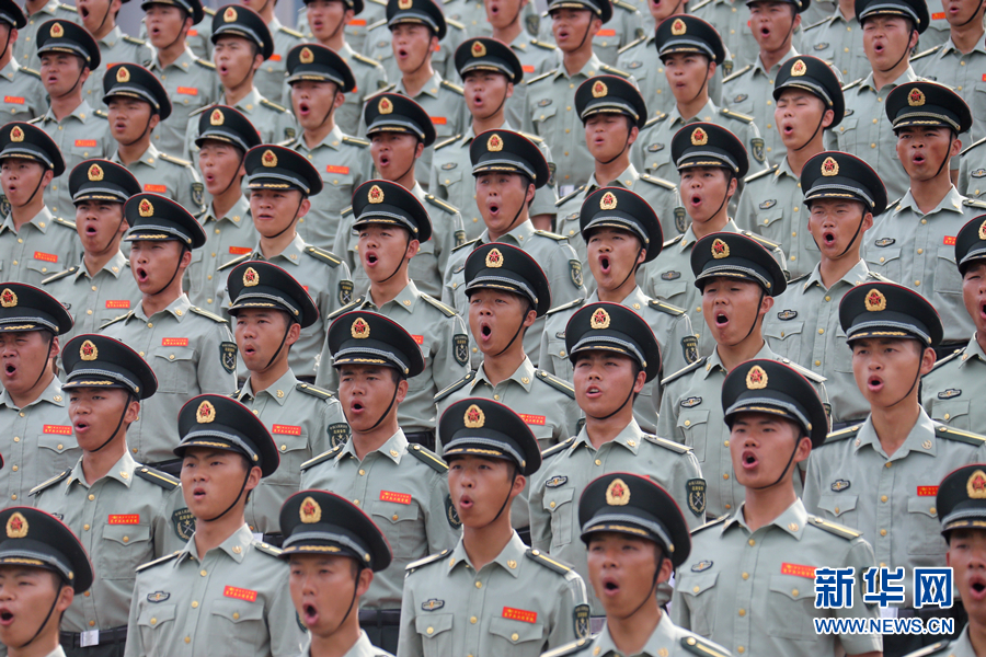 图为解放军合唱团积极开展合唱训练.新华网 黄玥摄