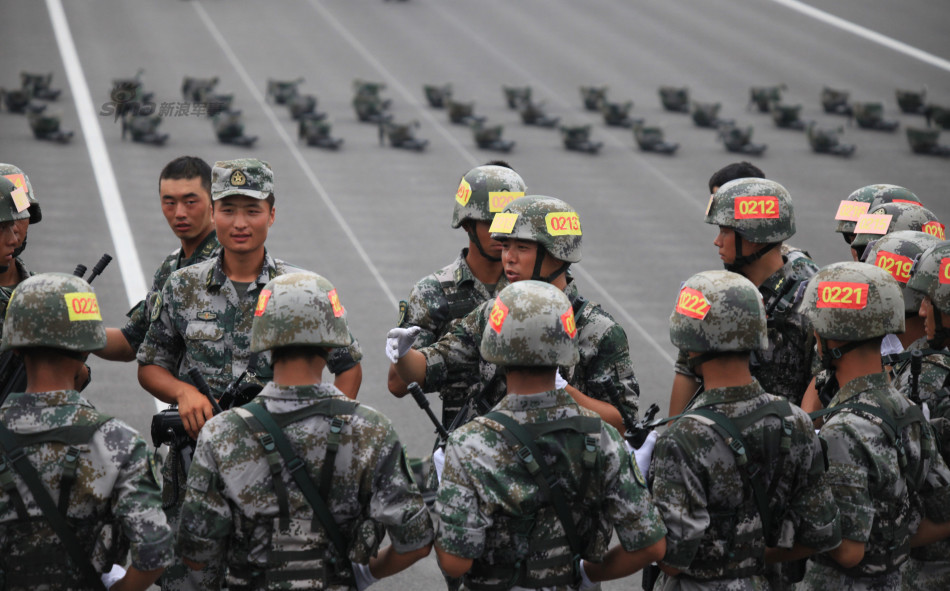 官方公开大量受阅官兵训练图,女医疗兵方队亮相!