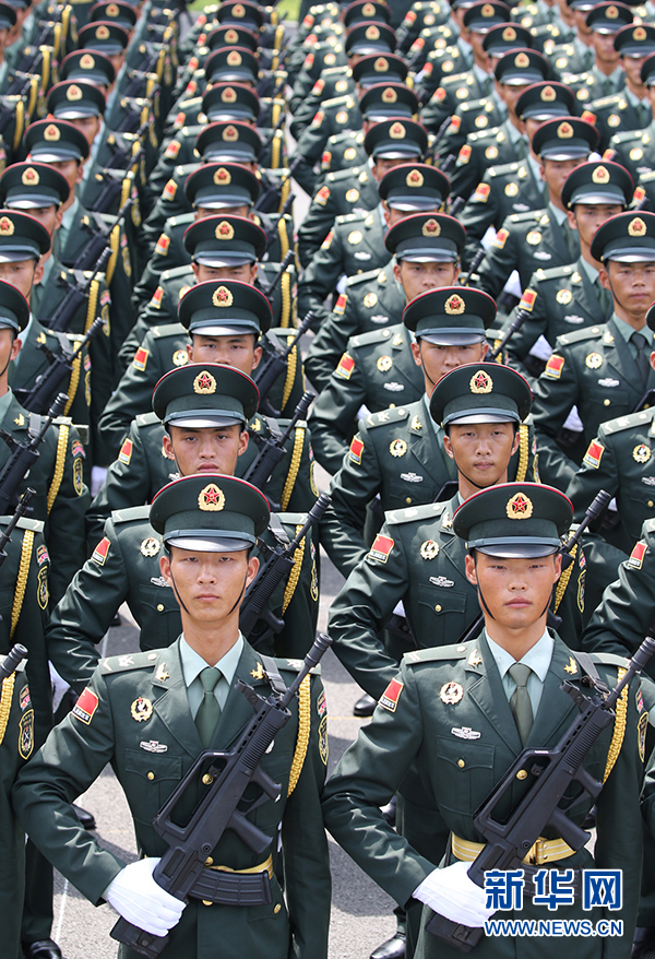 8月8日,华南游击队英模部队方队在训练中.新华社记者王建民摄