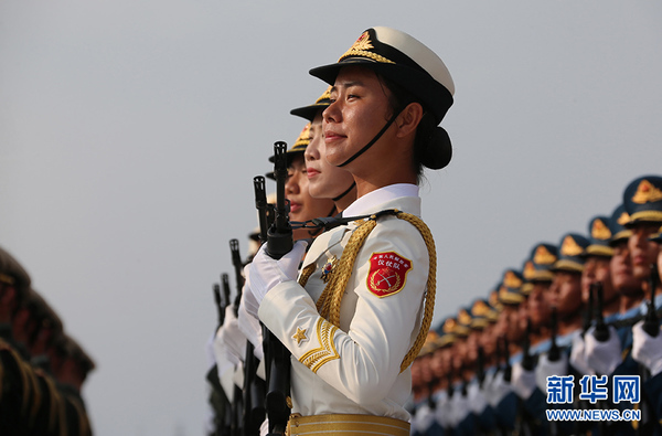 7月22日,三军仪仗队女兵参加分列式训练.新华社记者王建民摄