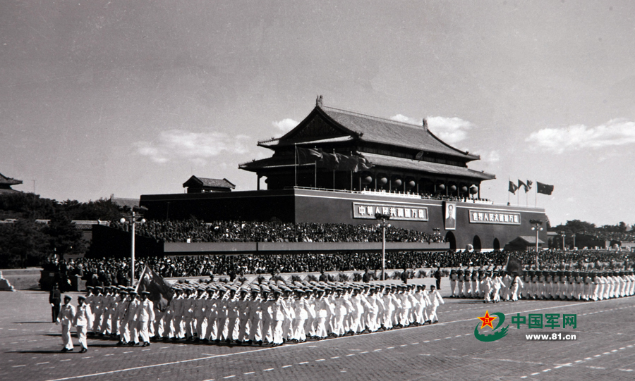 1958年国庆阅兵,是新中国第9次国庆大阅兵,也是海军学员方队第9次夺得