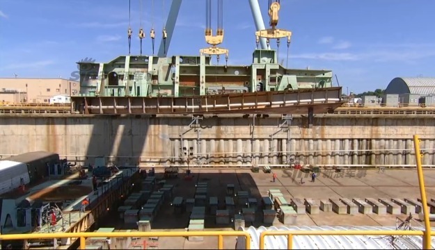 美国海军第二艘福特级航母,cvn-79肯尼迪号开始铺设龙骨