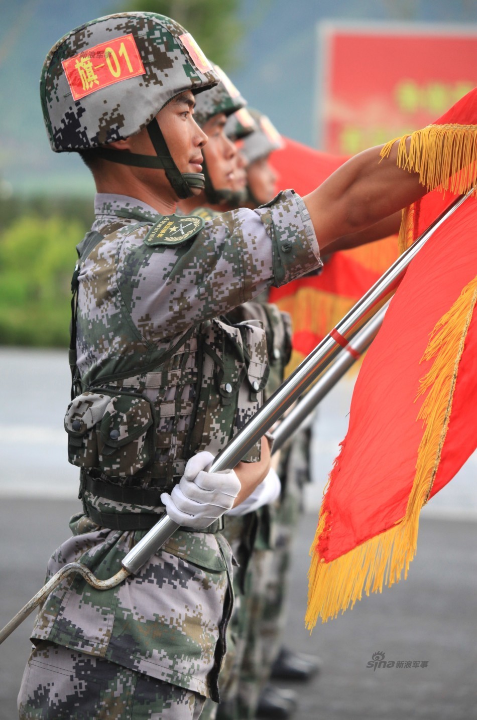 尊重与传承:英模方队将擎举70面光荣旗帜受阅