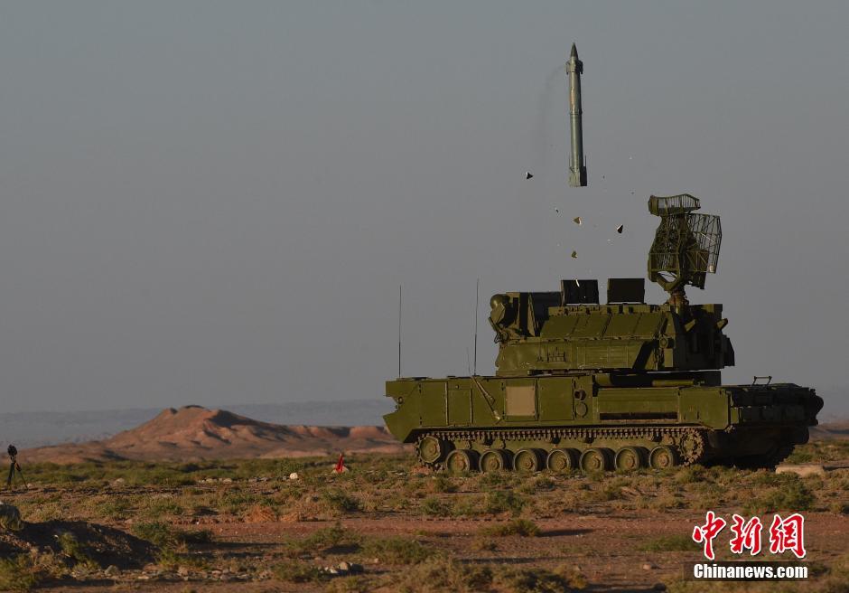 解放军道尔M1导弹亮相