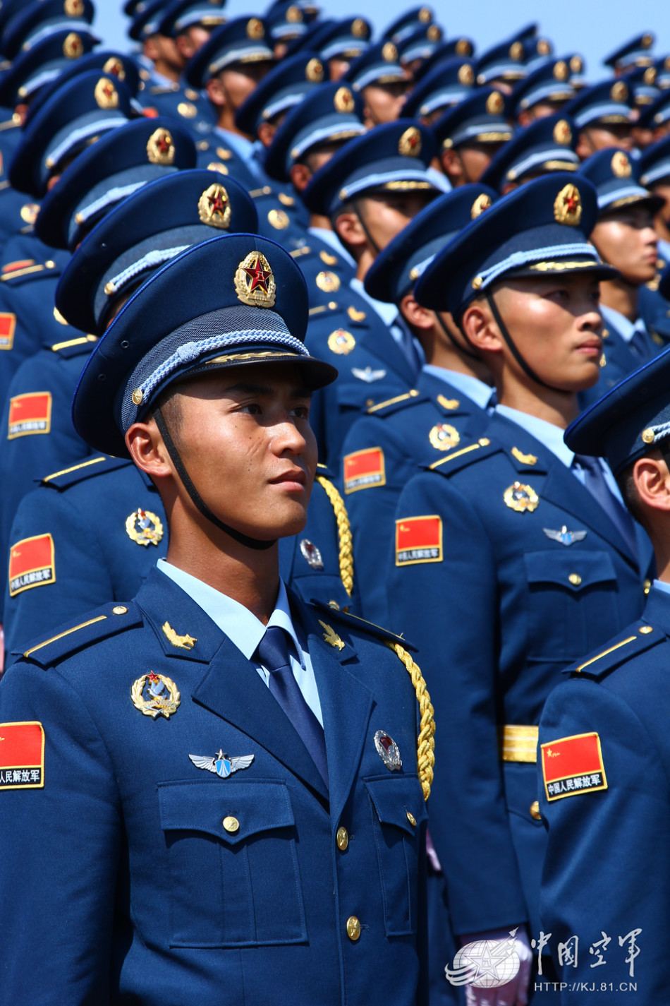 中国空军网(胡鹏 特约记者刘川)9月3日纪念抗战胜利70周年阅兵中,解放