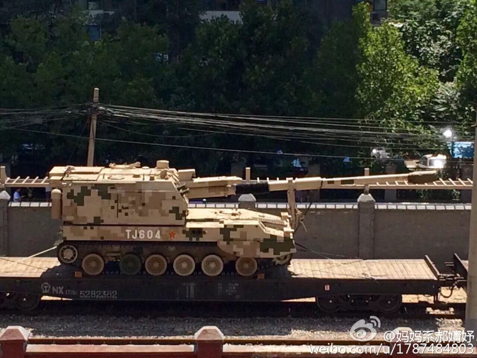 参加抗战阅兵plz-05式自行榴弹炮威武方队亮相!