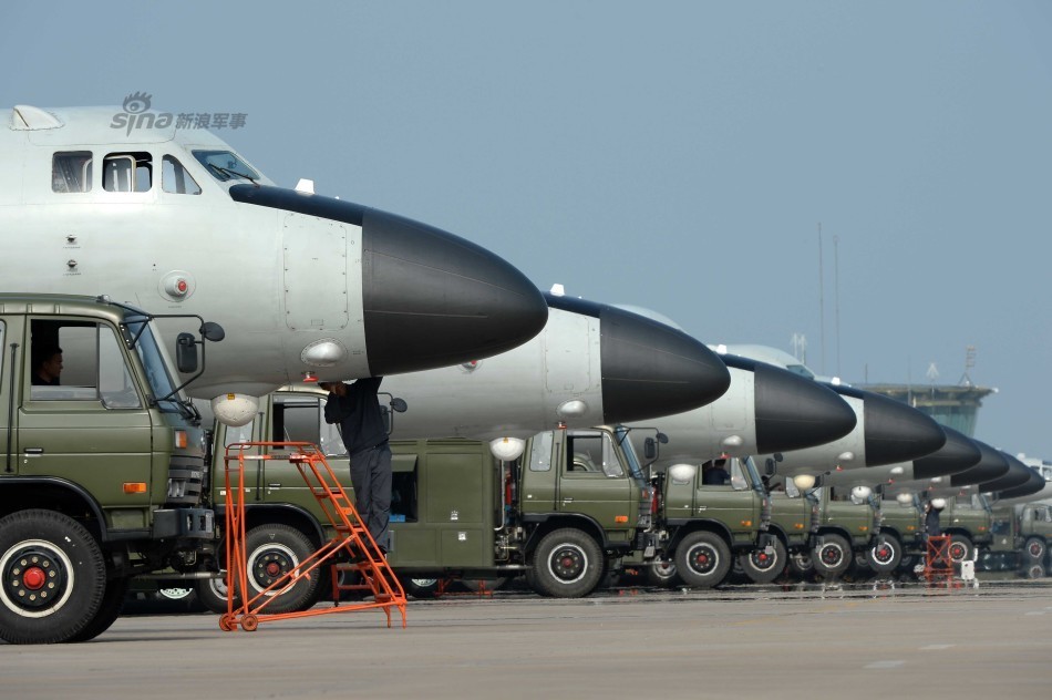 空军受阅最新轰-6k战神轰炸机近距高清照亮相