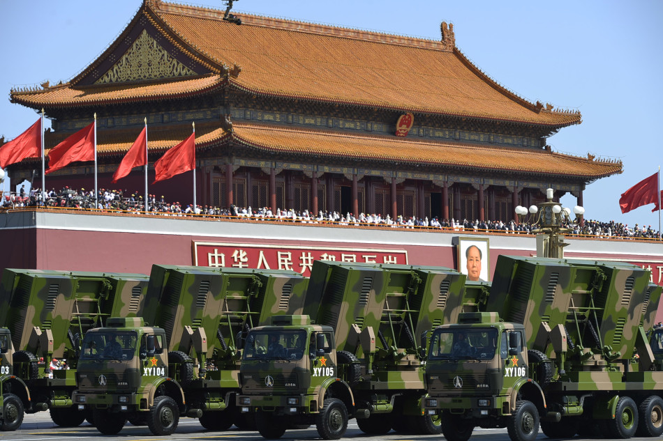 这是预警雷达方队接受检阅. 新华社记者 彭昭之 摄