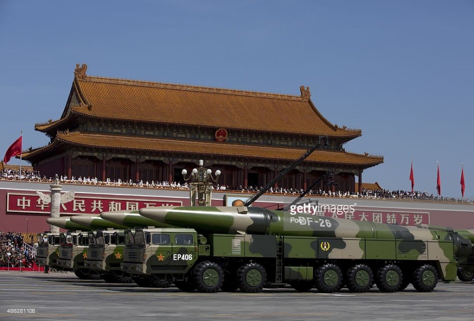 外媒拍9.3阅兵:东风-5乙战略导弹尾喷角度亮相