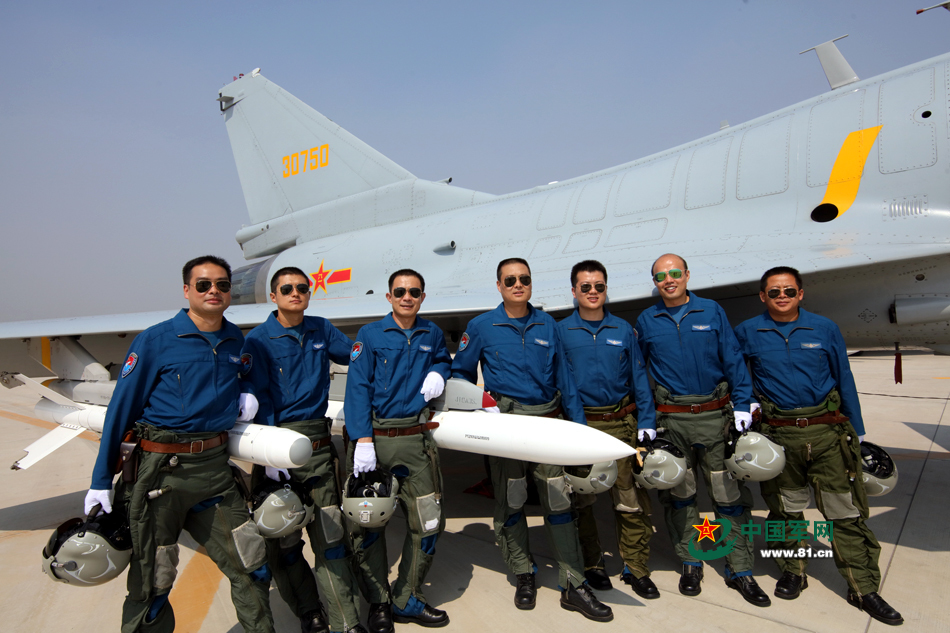 纪念抗战胜利70周年大阅兵,空军将士欢欣鼓舞,斗志昂扬,训练间隙纷纷