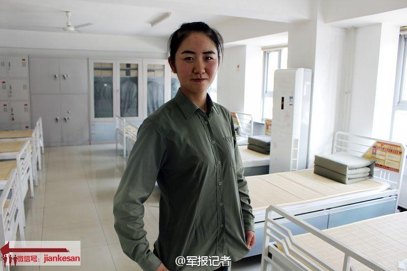 英姿绽放三军仪仗队阅兵秀丽女兵上军校