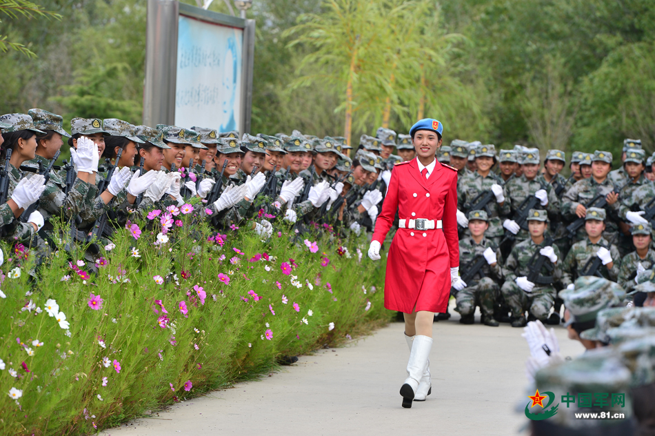 拉萨靓丽女民兵集体亮相_新浪图片_手机新浪网
