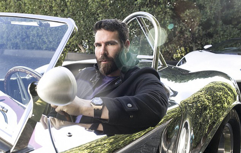 美国千万富翁炫富引来小偷 枪械库太结实未得手