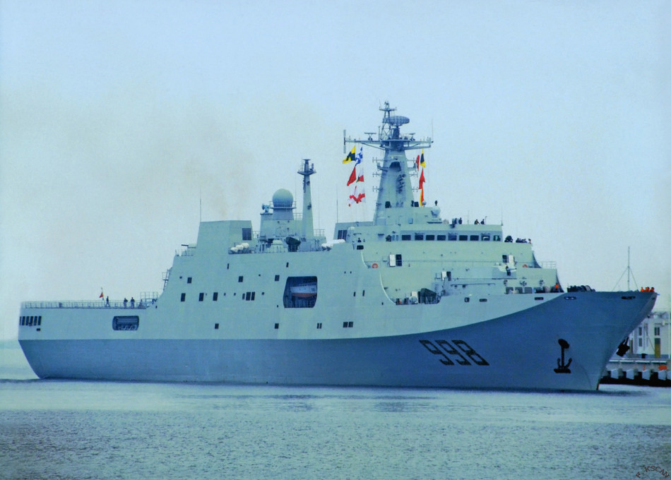 中国第2艘071型船坞登陆舰998井冈山号