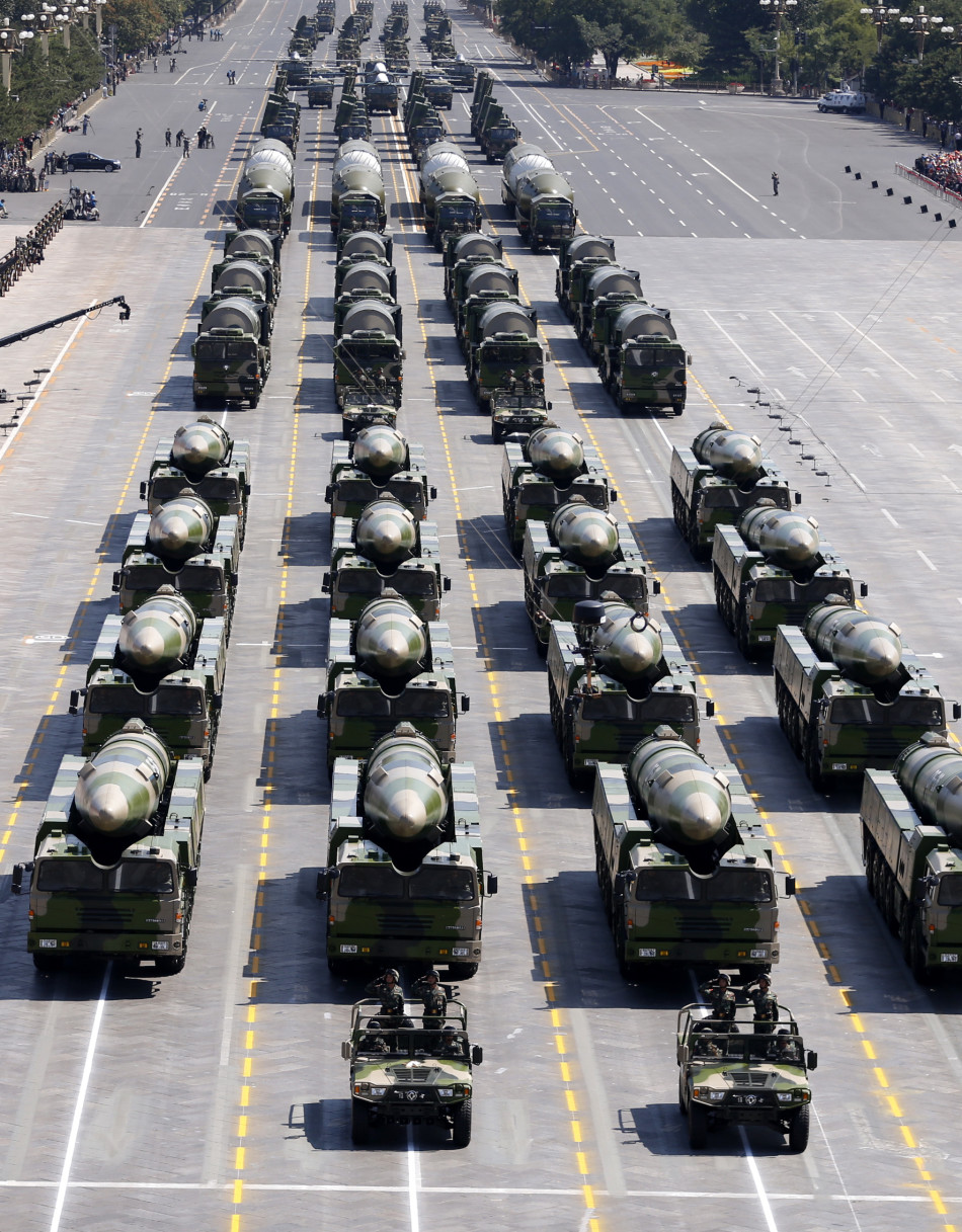 美国盯住中国四款抗战阅兵导弹分析射程性能