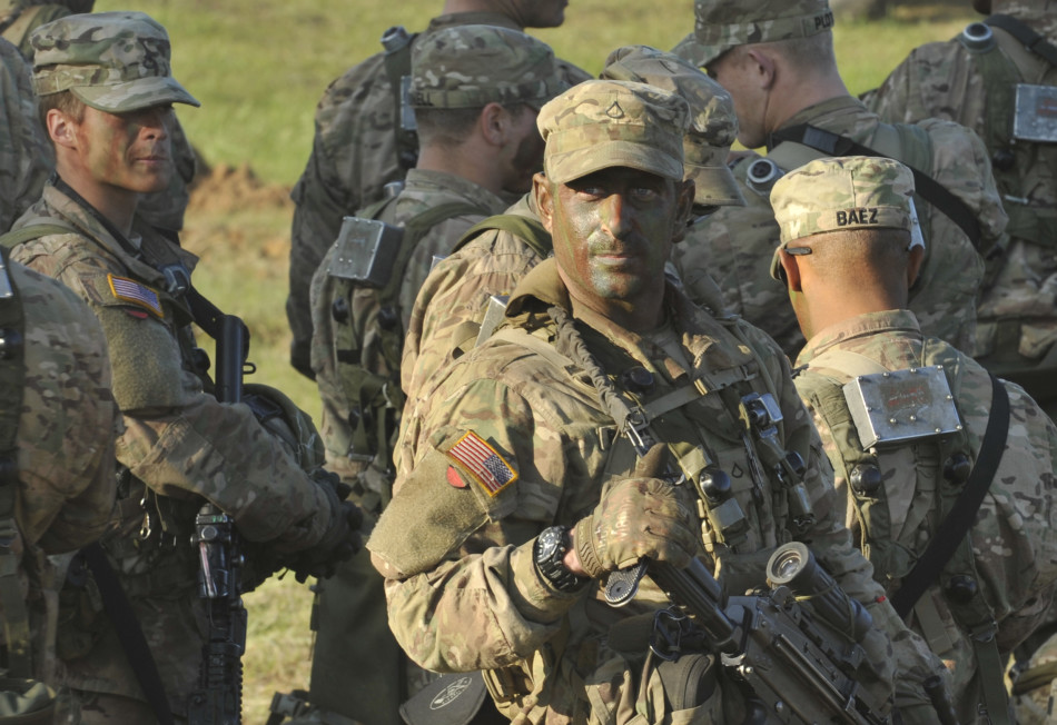 北约在拉脱维亚"开战" 彪悍金发女机枪兵亮相