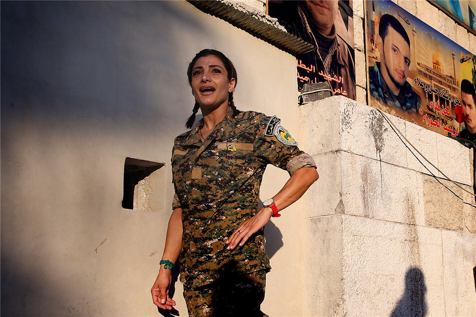 战火中的大马士革城生活:挡不住姑娘街头购物_高清图集_新浪网