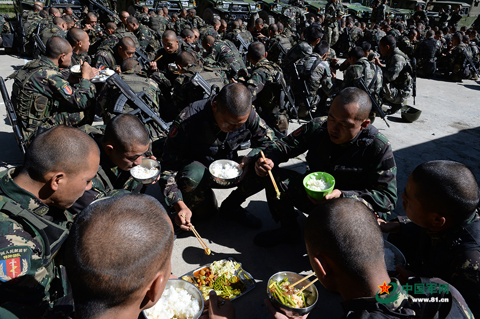 骁勇善战如虎:我强悍高原"雪豹突击队"曝光