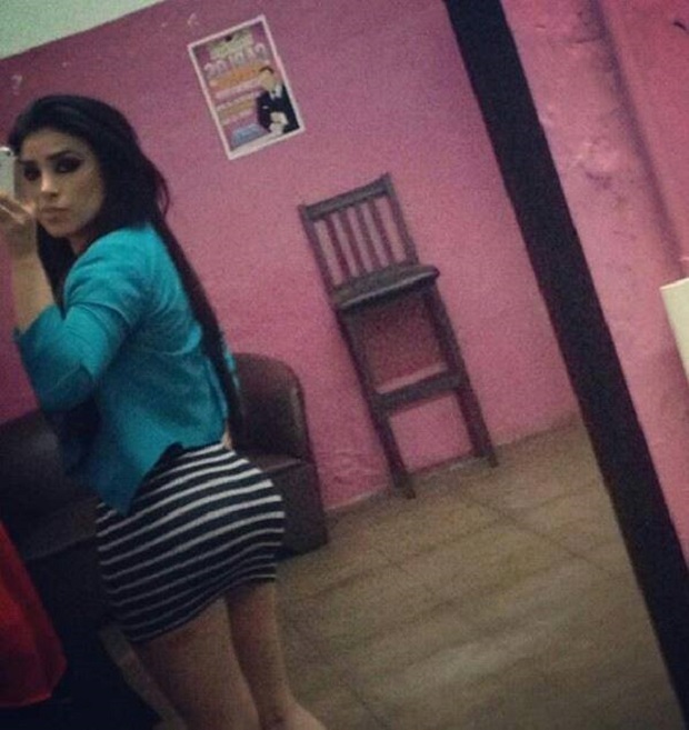 有钱有枪有身材:墨西哥肥臀女黑手党晒奢华生活