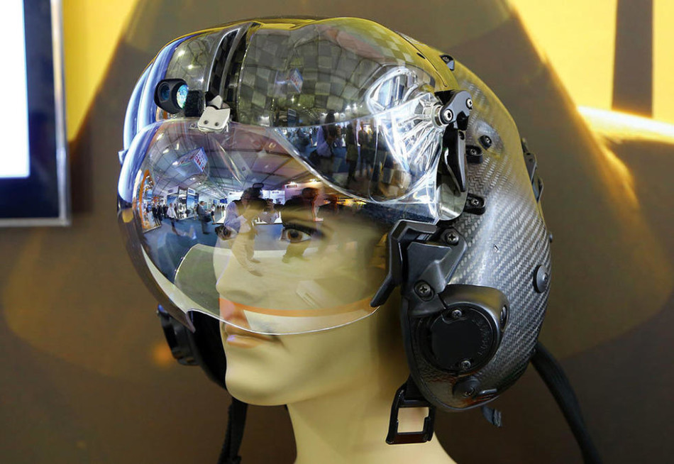 美国f-35科幻头盔有大缺陷 弹射时容易折断脖子