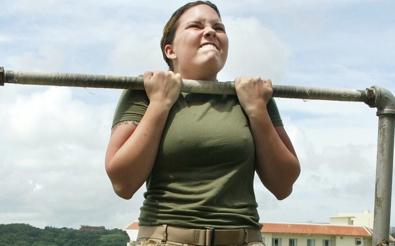拿女人当男人使:美陆战队女兵训练艰苦无优待_高清图集_新浪网