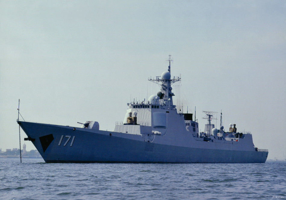 官媒再放海军新旧威武战舰战机猛图 歼15已成群