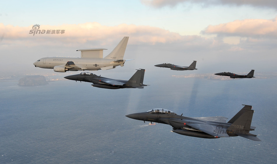 韩国空军装备的f-15k战斗轰炸机