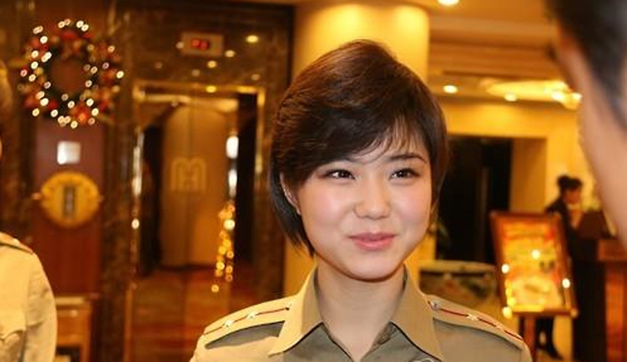 部分牡丹峰乐团的成员在下榻酒店接受了韩联社记者的采访.