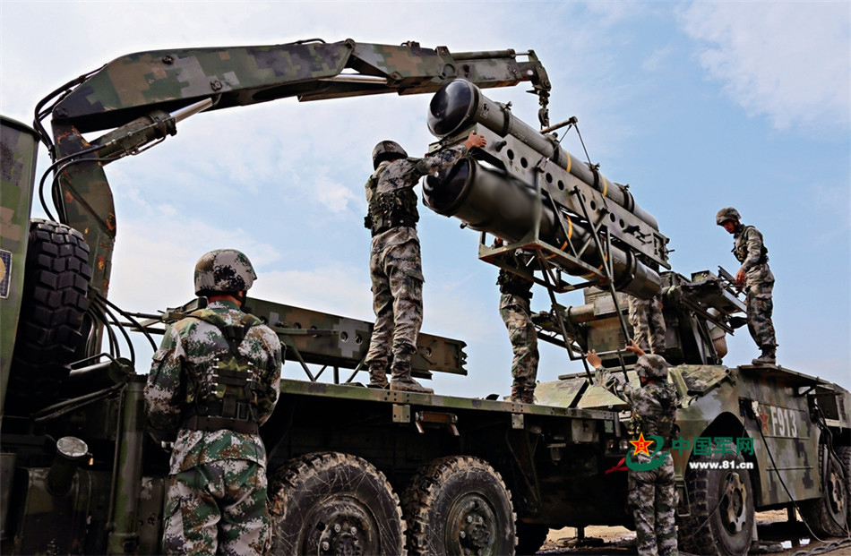 第12集团军防空旅实弹大演习 红旗7b列阵猛射