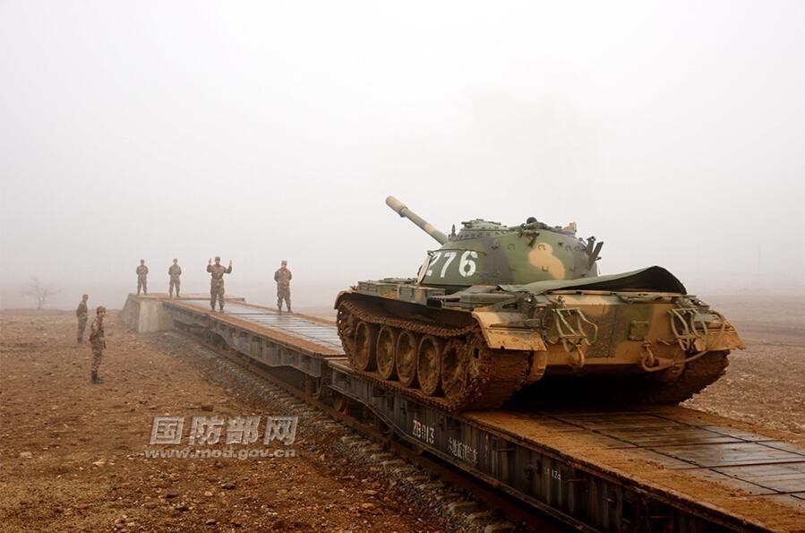 装甲兵学院开出一群老旧59式坦克供学员们练手_高清图集_新浪网