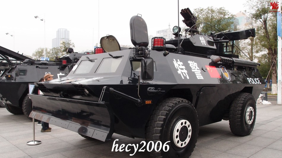 近看中国国产警用装甲防暴车 透着英俊威猛_高清图集_新浪网