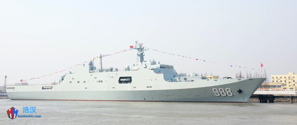 1 / 24 2月1日,中国海军最新型沂蒙山号两栖船坞登陆舰在东海舰队码头