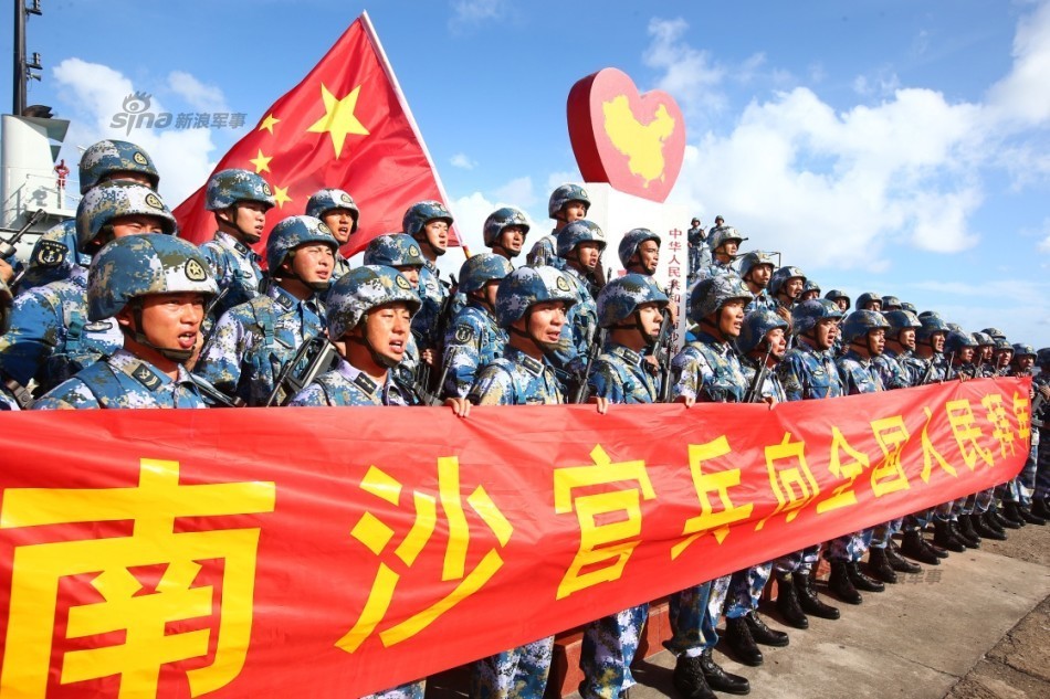 南沙永暑礁守军春节加强战备 岸防炮塔亮相