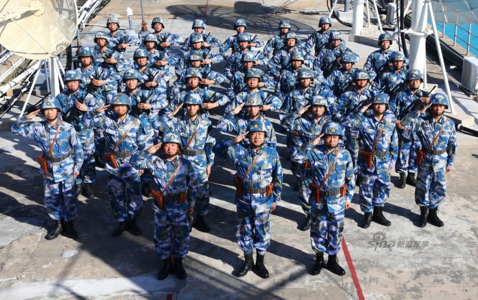 春节前夕,驻守在南沙群岛的海军守礁官兵加强战备值班,巡逻执勤,按
