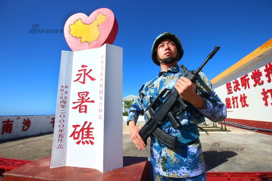 南沙永暑礁守军春节加强战备 岸防炮塔亮相