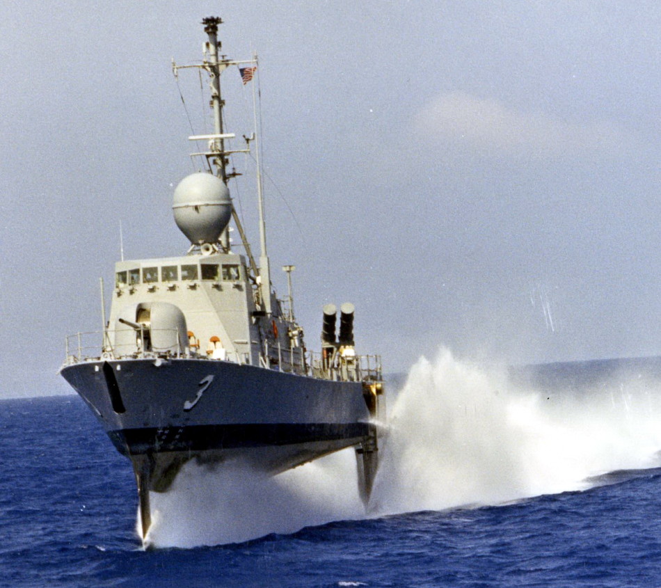 你咋不上天!美军水翼导弹艇在海上风驰电掣